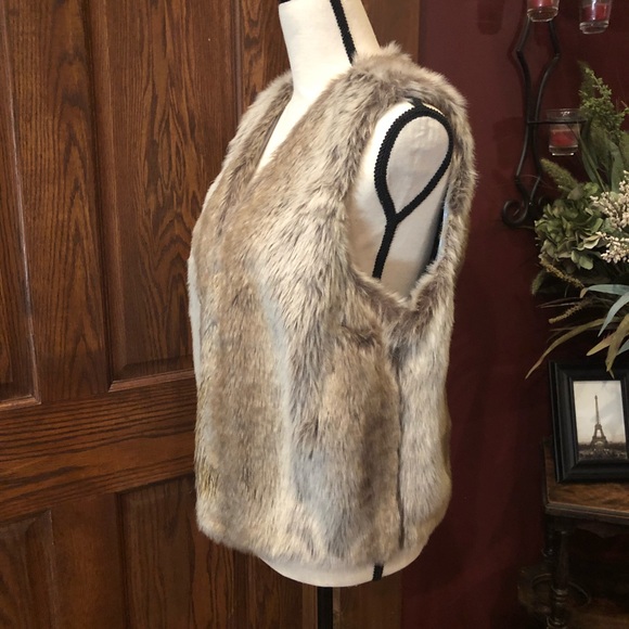 Faux Fur Vest - Picture 4 of 7
